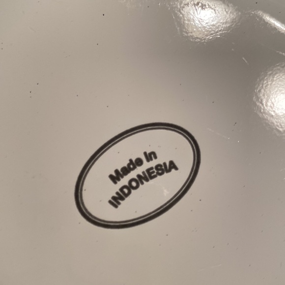 Metal Enameled Kitchen Bowls with Lids Never used - Picture 6 of 8